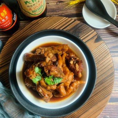 美味好吃的酱油焖鸡脚的做法，酱油鸡脚的做法大全（巨好吃的排骨焖鸡爪五分钟就能上桌的美食）