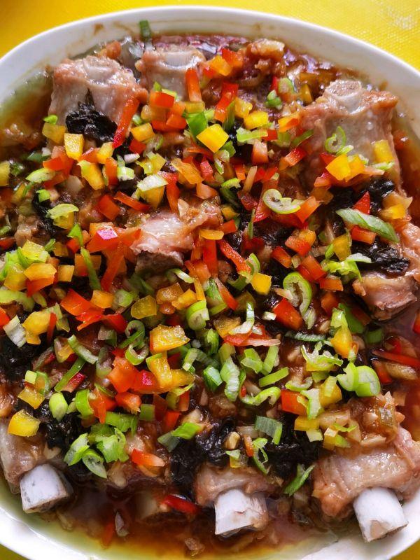 蒸排骨的做法，广式蒸排骨的做法（大厨教你做清蒸排骨）