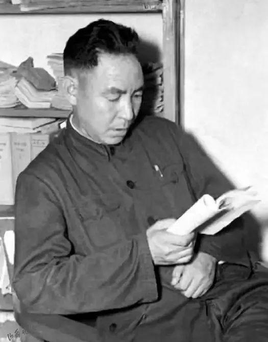 山药蛋派的代表作家是，山药蛋派作家（山药蛋派贾平凹）