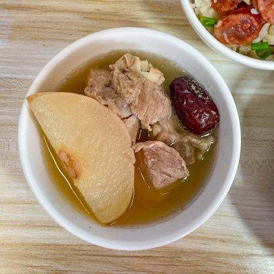 猪骨汤的功效与作用与禁忌，猪大骨汤的功效与禁忌（雪梨苹果猪骨汤五分钟就能上桌的美食）