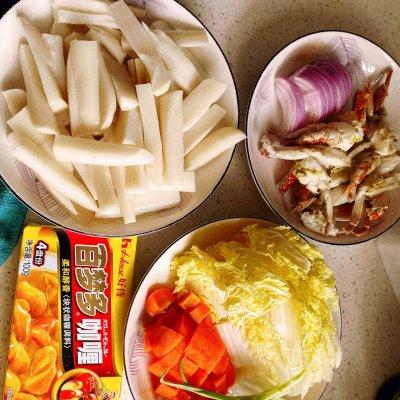 怎样做咖喱味的胡萝卜土豆炒年糕，胡萝卜土豆咖喱饭怎么做（一学就上手的快手咖喱年糕蟹）