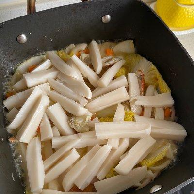 怎样做咖喱味的胡萝卜土豆炒年糕，胡萝卜土豆咖喱饭怎么做（一学就上手的快手咖喱年糕蟹）