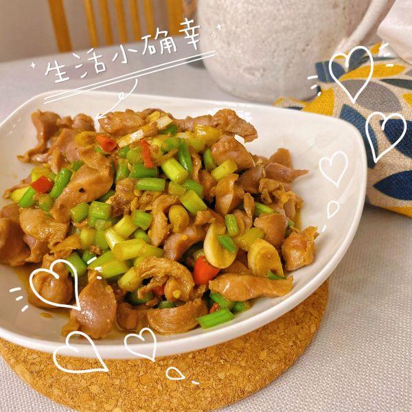 辣爆鸡胗怎么做如何做好吃，爆炒辣鸡胗的做法（十分钟快手菜爽脆双椒鸡胗）