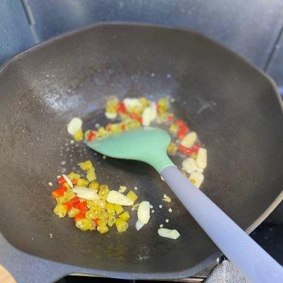 辣爆鸡胗怎么做如何做好吃，爆炒辣鸡胗的做法（十分钟快手菜爽脆双椒鸡胗）