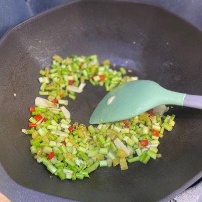 辣爆鸡胗怎么做如何做好吃，爆炒辣鸡胗的做法（十分钟快手菜爽脆双椒鸡胗）