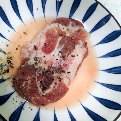 红烧五花肉的做法，红烧五花肉做法（在家也能做出红烧卤味烧肉）