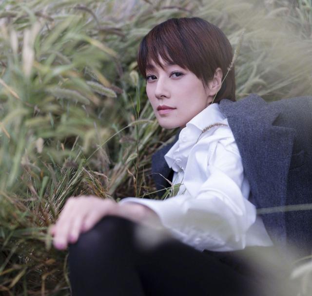 马伊琍独自带两女儿医院就医，爸爸文章近况尽显憔悴，令人唏嘘