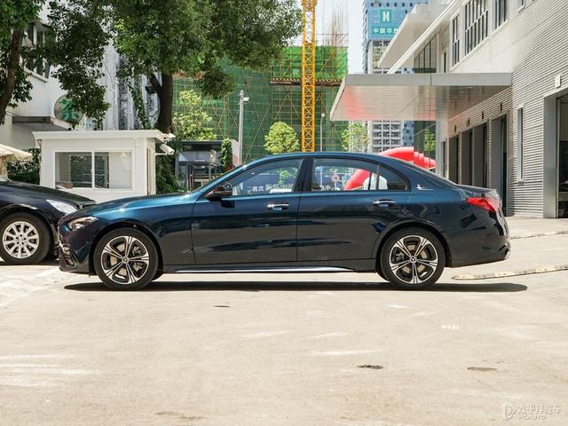 北京奔驰c200报价，奔驰c200裸车价（加价3万的奔驰新款C级哪款值得买）