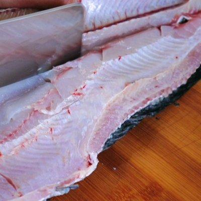 如何腌制烤鱼，烤鱼制作方法（旺强下午做了家常版烤鱼）
