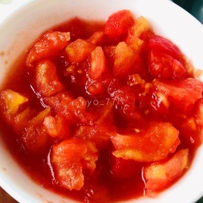 番茄洋葱酱拌面的家常做法，西红柿洋葱拌面的做法大全（#一周减脂不重样#消暑番茄火腿凉拌面）