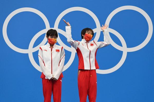 跳水的作者简介，跳水的作者（中国跳水队的水花为啥比下饺子小）