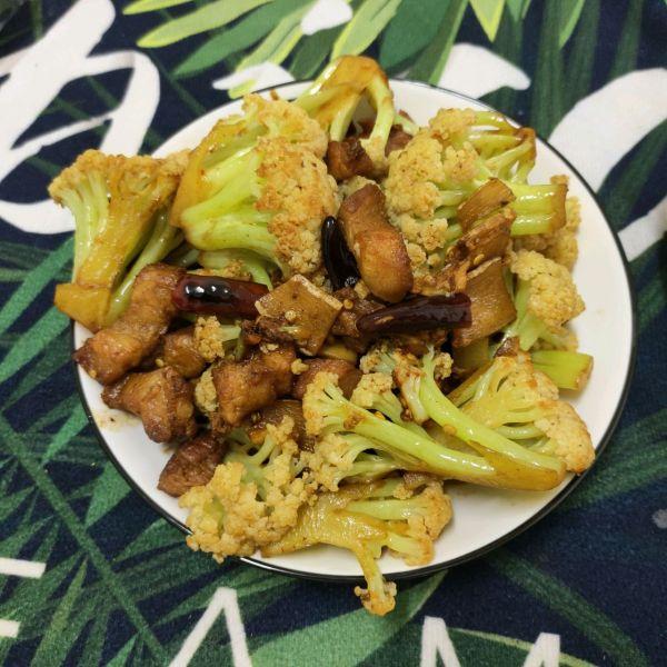 干锅花菜的做法家常，干锅菜的做法以及配料（简单易做干锅花菜）