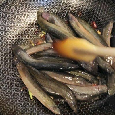 烧泥鳅怎么烧好吃窍门，烧泥鳅怎么烧好吃窍门视频（小白也能轻松学会的红烧泥鳅）