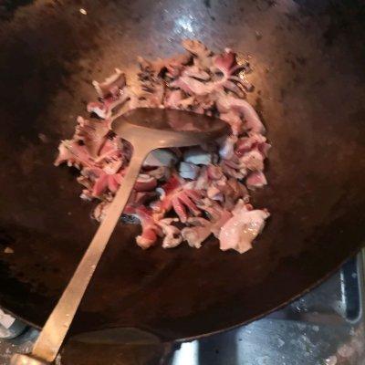 酸笋炒什么好吃，酸笋怎么炒才好吃（#巨下饭的家常菜#酸笋炒鸡胗）