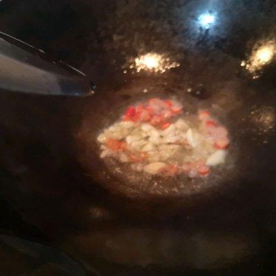 酸笋炒什么好吃，酸笋怎么炒才好吃（#巨下饭的家常菜#酸笋炒鸡胗）