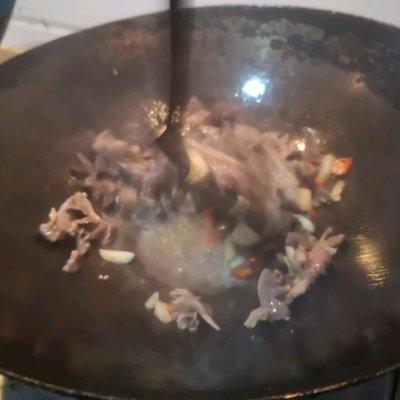 酸笋炒什么好吃，酸笋怎么炒才好吃（#巨下饭的家常菜#酸笋炒鸡胗）
