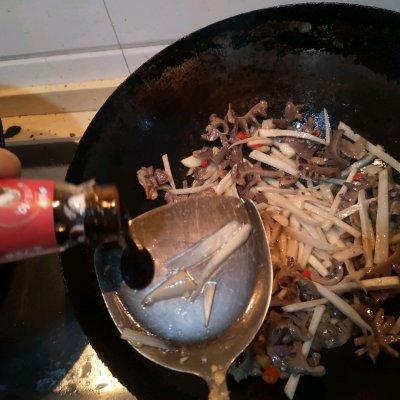 酸笋炒什么好吃，酸笋怎么炒才好吃（#巨下饭的家常菜#酸笋炒鸡胗）
