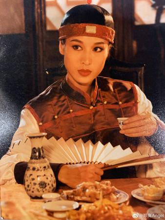 郑爽几岁今年多大年龄，郑爽几岁了（她被误伤超委屈）