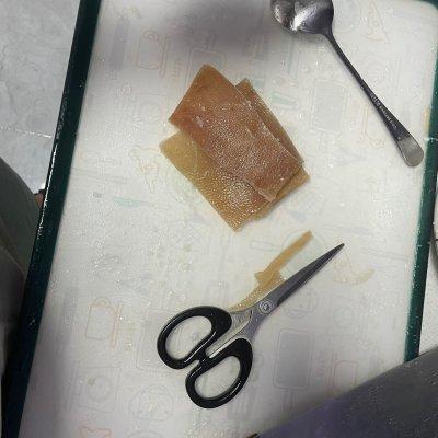 如何自制皮冻，自制皮冻放在冰箱里能放几天（自制皮冻）