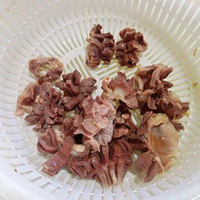 芹菜炒鸡胗，芹菜炒牛肉的做法（#巨下饭的家常菜#香辣鸡胗炒小芹菜\u0026巨下饭系列）