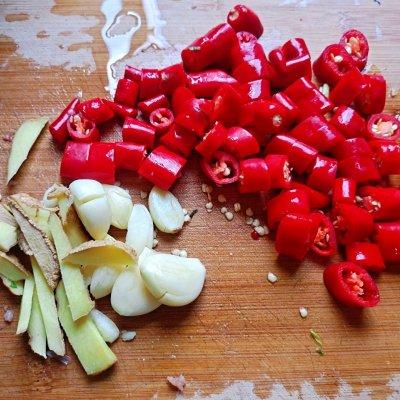 芹菜炒鸡胗，芹菜炒牛肉的做法（#巨下饭的家常菜#香辣鸡胗炒小芹菜\u0026巨下饭系列）