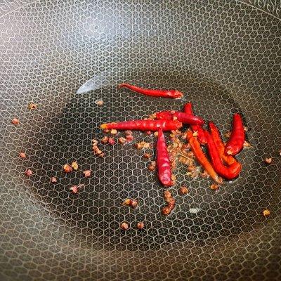 芹菜炒鸡胗，芹菜炒牛肉的做法（#巨下饭的家常菜#香辣鸡胗炒小芹菜\u0026巨下饭系列）