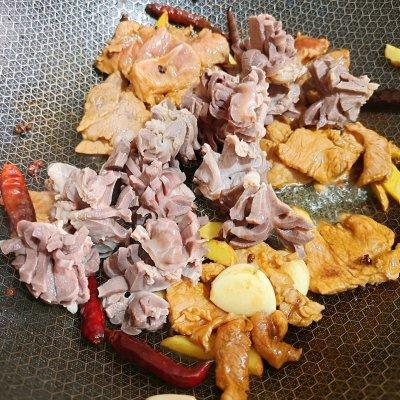 芹菜炒鸡胗，芹菜炒牛肉的做法（#巨下饭的家常菜#香辣鸡胗炒小芹菜\u0026巨下饭系列）