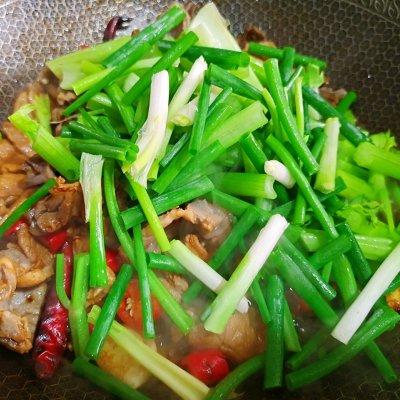 芹菜炒鸡胗，芹菜炒牛肉的做法（#巨下饭的家常菜#香辣鸡胗炒小芹菜\u0026巨下饭系列）