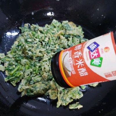 香椿炒鸡蛋怎么炒，香椿怎么做好吃（#巨下饭的家常菜#如何在一年四季吃上鲜香美味的香椿炒鸡蛋）