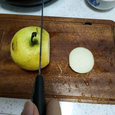 怎么做润肺的雪梨水，雪梨怎样做润肺（每次做这道润肺止咳的冰糖雪梨）