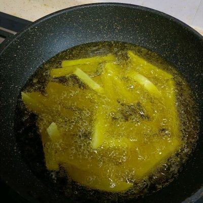 怎样炸地瓜条好吃，怎样炸地瓜条好吃又简单（学会这道美味的脆脆的炸薯条）