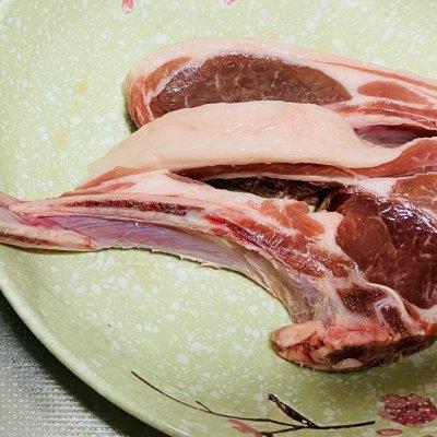 羊排怎么做最好吃，羊排怎么吃（最适合在家吃的香煎羊排）