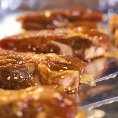 烤箱烤排骨的简单做法，烤箱烤排骨的简单做法不用锡纸（巨好吃的懒人版烤排骨）