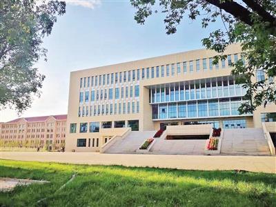 扎兰屯职业技术学院，2021扎兰屯职业学院有哪些专业（扎兰屯职业学院校区综合建设项目主体竣工）