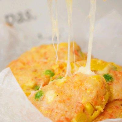 纯手工做的鱼肉饼，怎样做鱼肉饼（把全家人征服的芝士拉丝鱼肉饼）