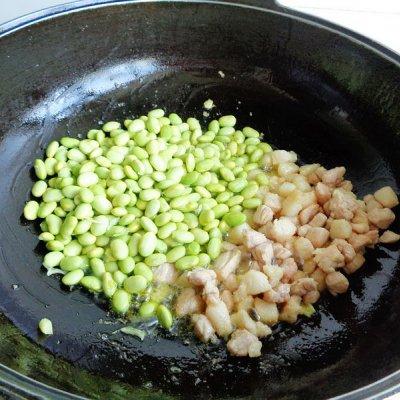 毛豆炒肉怎么做，毛豆怎样做才好吃（简单易做的毛豆炒肉丁）