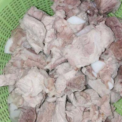 花胶和什么煲汤最适合，花胶炖什么最好和滋补（有了这些花胶排骨汤，实力下酒）