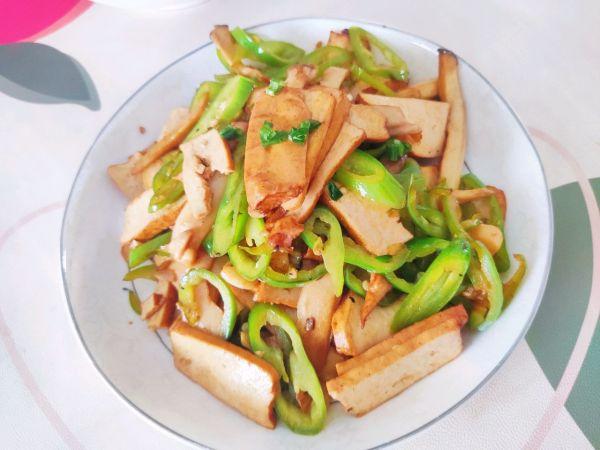 杏鲍菇炒多久会熟，必光盘的快手菜-辣椒炒杏鲍菇和香干