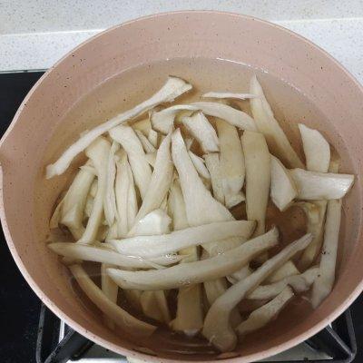 杏鲍菇炒多久会熟，必光盘的快手菜-辣椒炒杏鲍菇和香干