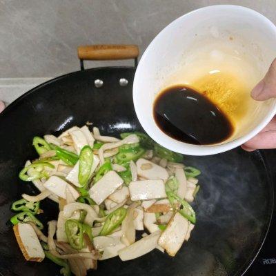 杏鲍菇炒多久会熟，必光盘的快手菜-辣椒炒杏鲍菇和香干