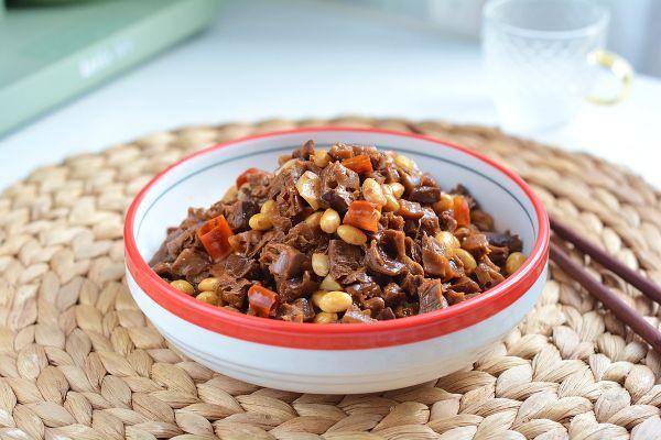 香菇不能和什么一起吃，香菇为什么不能和鸡蛋一起吃（热烹更美味#解腻下饭的香菇烧黄豆）