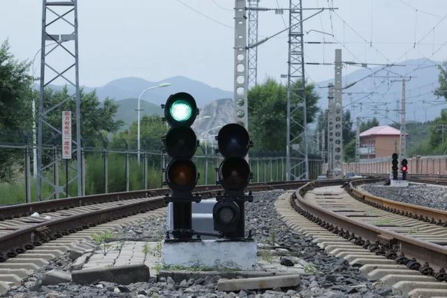 铁路信号灯，你会看这样的信号灯吗（铁路信号灯黄灯）