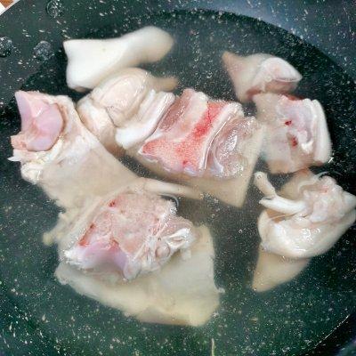 猪脚汤的做法，清炖猪脚怎么做最好吃（鲜香浓郁”－黄豆猪蹄汤）