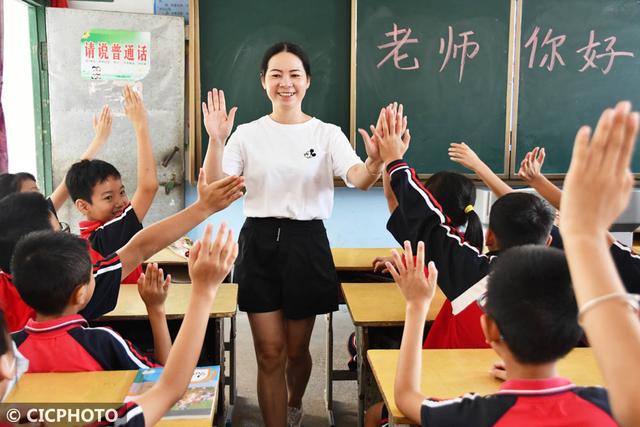 最美的敬师卡怎么做，敬师卡是什么（老师，怎么“奖”您都不为过）