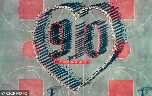 最美的敬师卡怎么做，敬师卡是什么（老师，怎么“奖”您都不为过）