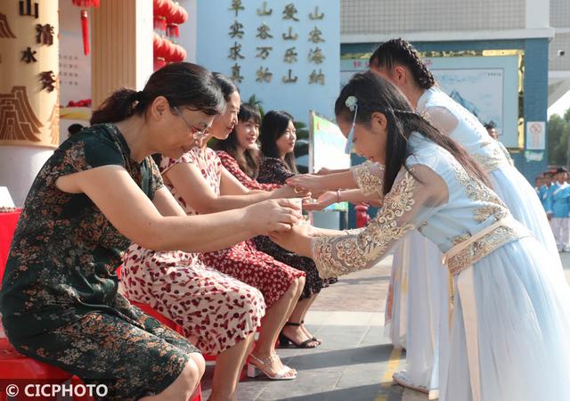 最美的敬师卡怎么做，敬师卡是什么（老师，怎么“奖”您都不为过）