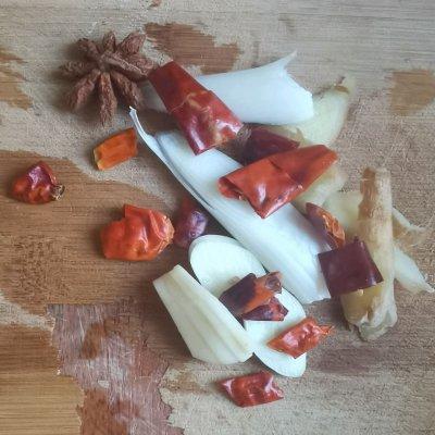 鸡肉炖什么好吃，炖鸡放什么料好吃（这样的豆腐香菇炖鸡块）