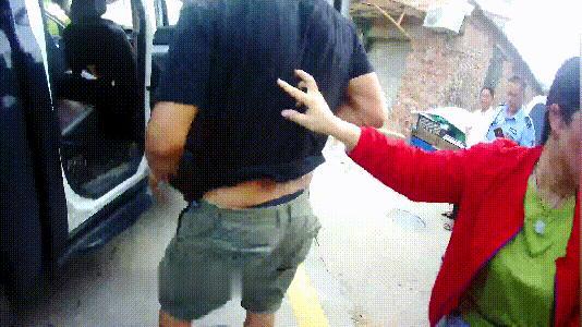 孕妇梦见杀蛇是什么意思，孕妇梦见杀蛇是什么意思周公解梦（男子用石头“打死”眼镜蛇）