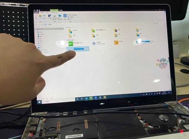 家电维修电脑芯片移机 微软Surface Laptop 2拆解换电池教程，太难了