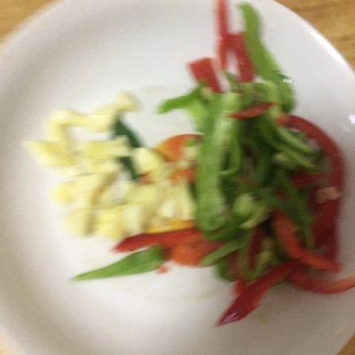 吃茭白的禁忌，肉炒茭白要不要焯水（热烹更美味#茭白肉丝）